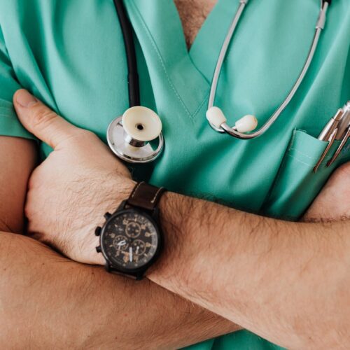 Who should be training the next generation of aesthetic practitioners?